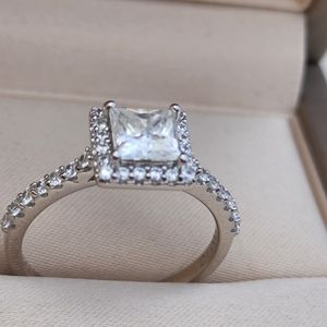 luxurious 5.5mmx5.5mm 1CT grade of moissanite square s925 ring